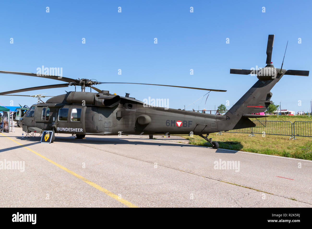 Sikorsky uh 60 black hawk hi-res stock photography and images - Alamy