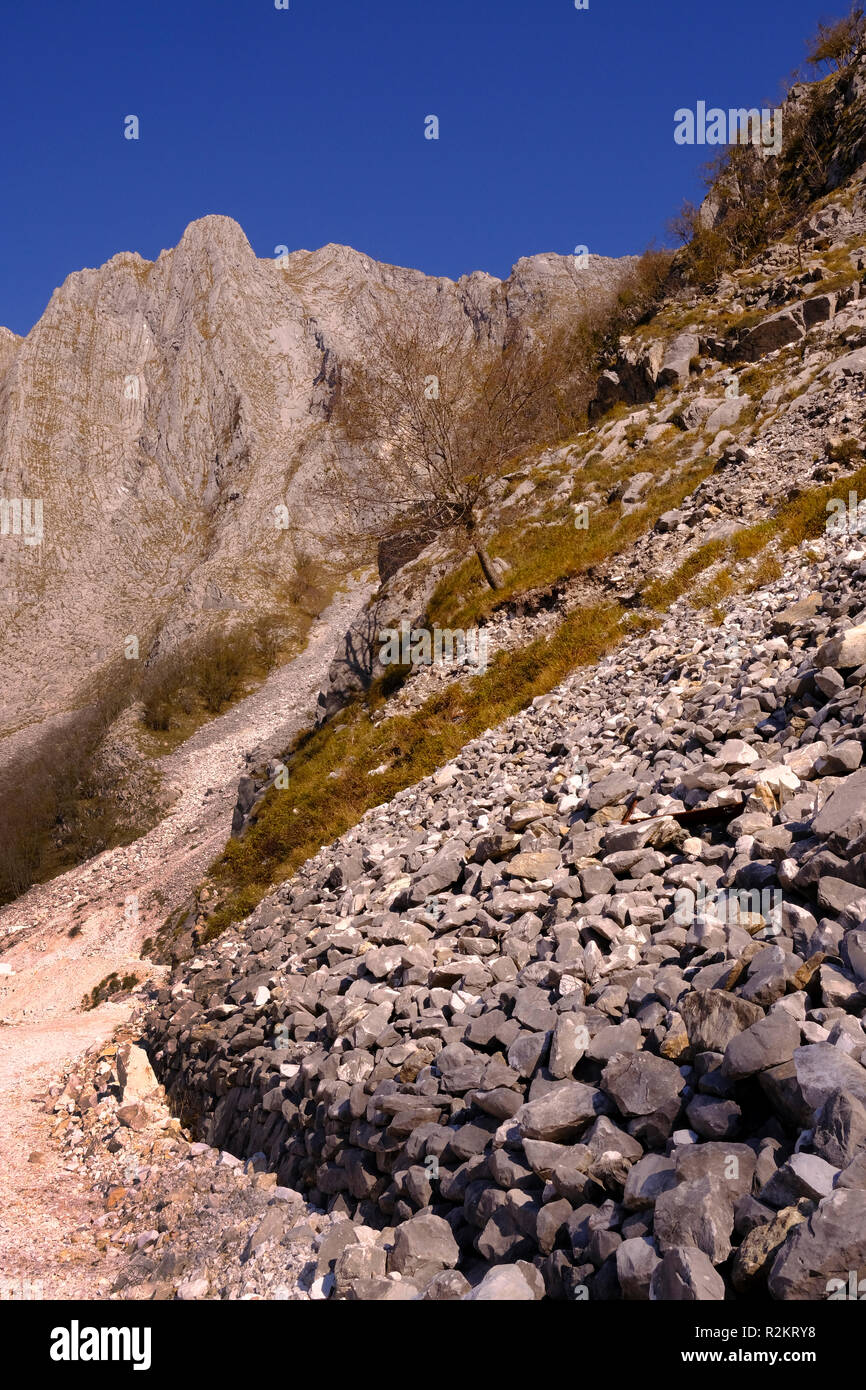 Unplugged: exploring nature, hiking on Tuscany mountains, breathtaking panorama (Italy). Stock Photo