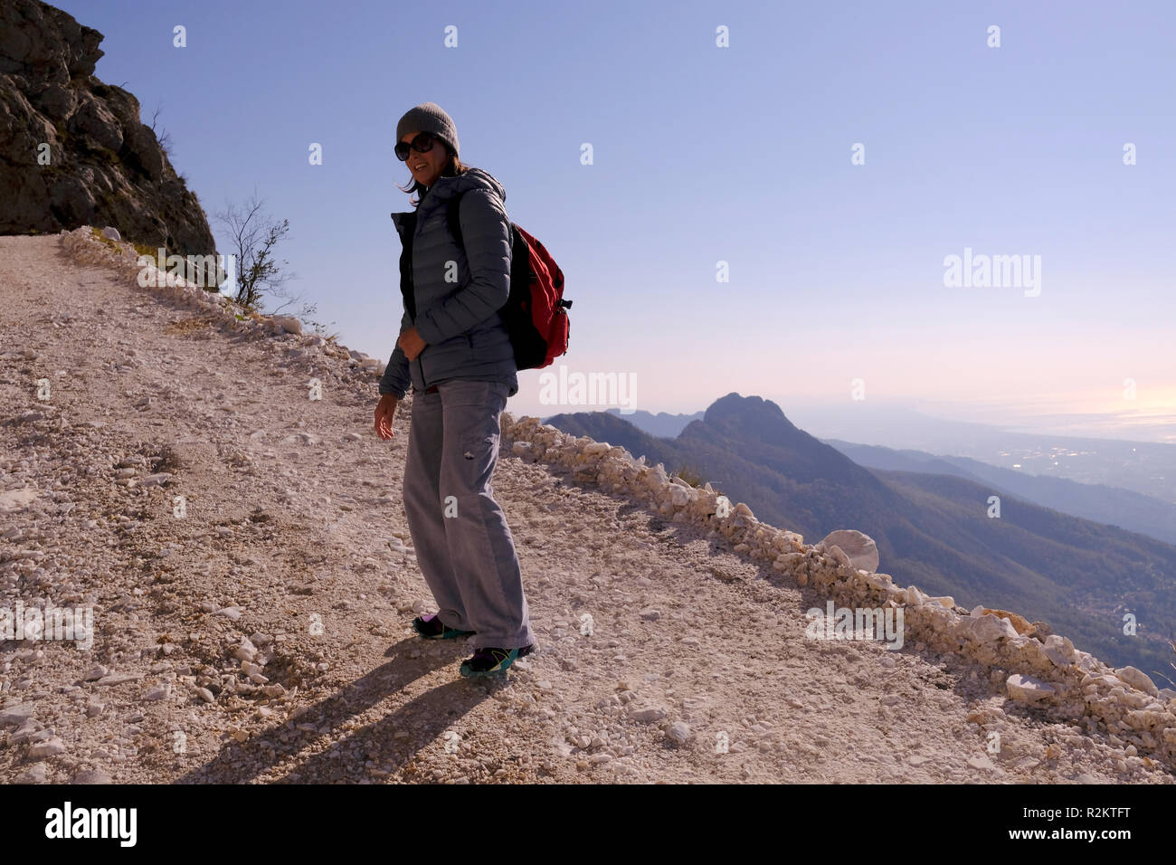 Unplugged: woman exploring nature, hiking on Tuscany mountains, breathtaking panorama (Italy). Stock Photo