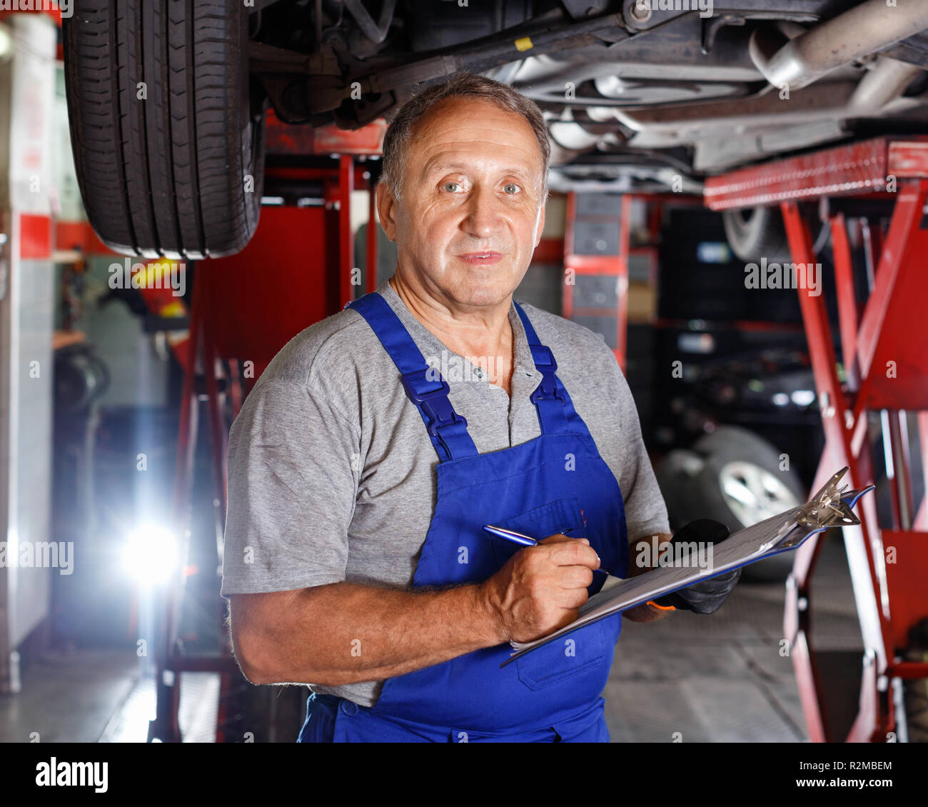 Troubleshooting process auto mechanic hi-res stock photography and ...