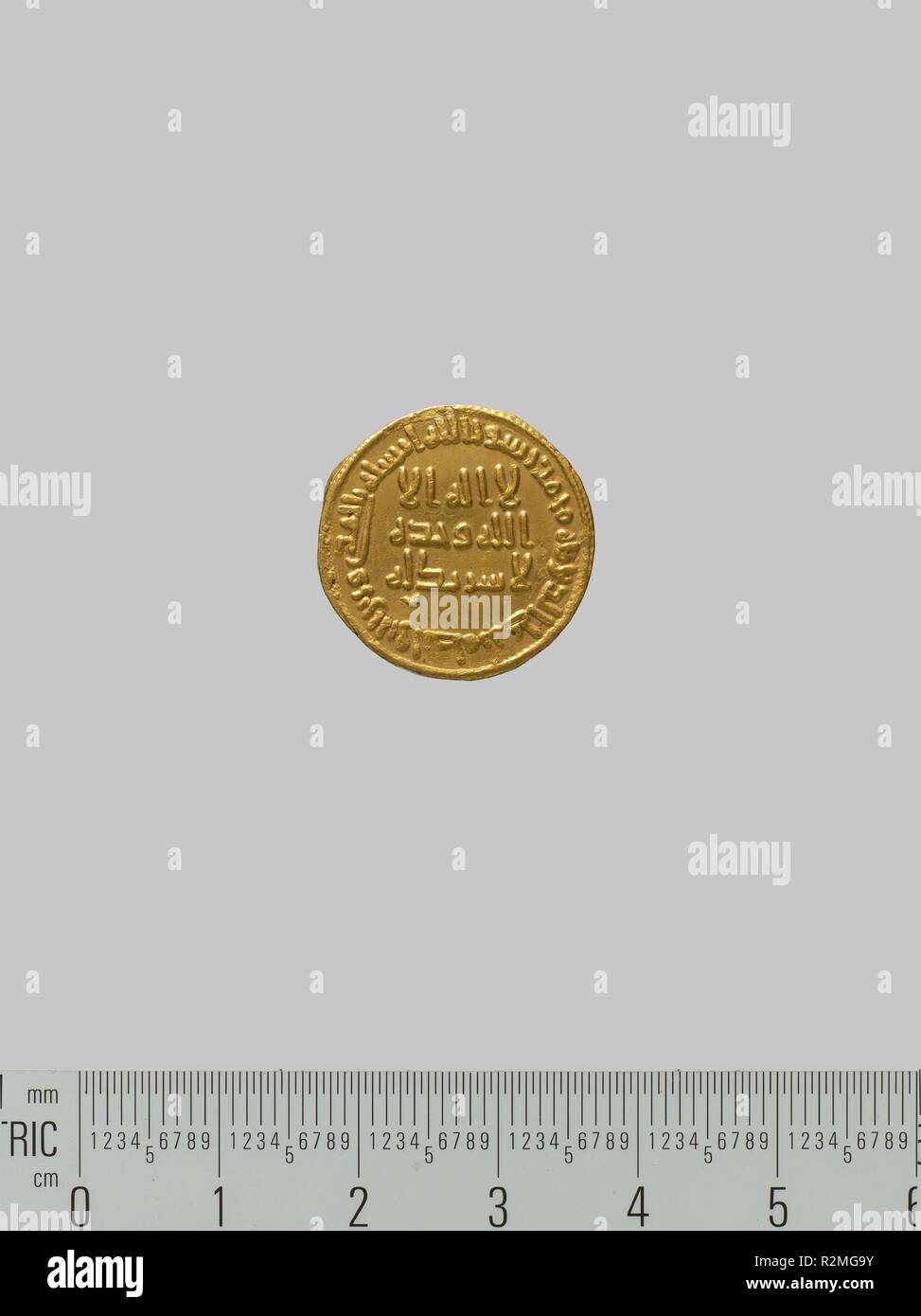 Coin. Dimensions: Diam. 13/16 in. (2 cm)  Th.1/16 in. (0.1 cm)  Wt. 66 gr (4.277g). Date: dated A.H. 89/ A.D. 707-8. Museum: Metropolitan Museum of Art, New York, USA. Stock Photo