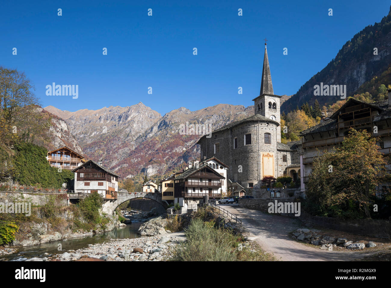View of the village Campertogno, Alpine valley Valsesia, province Vercelli,  Piedmont, Italy Stock Photo - Alamy