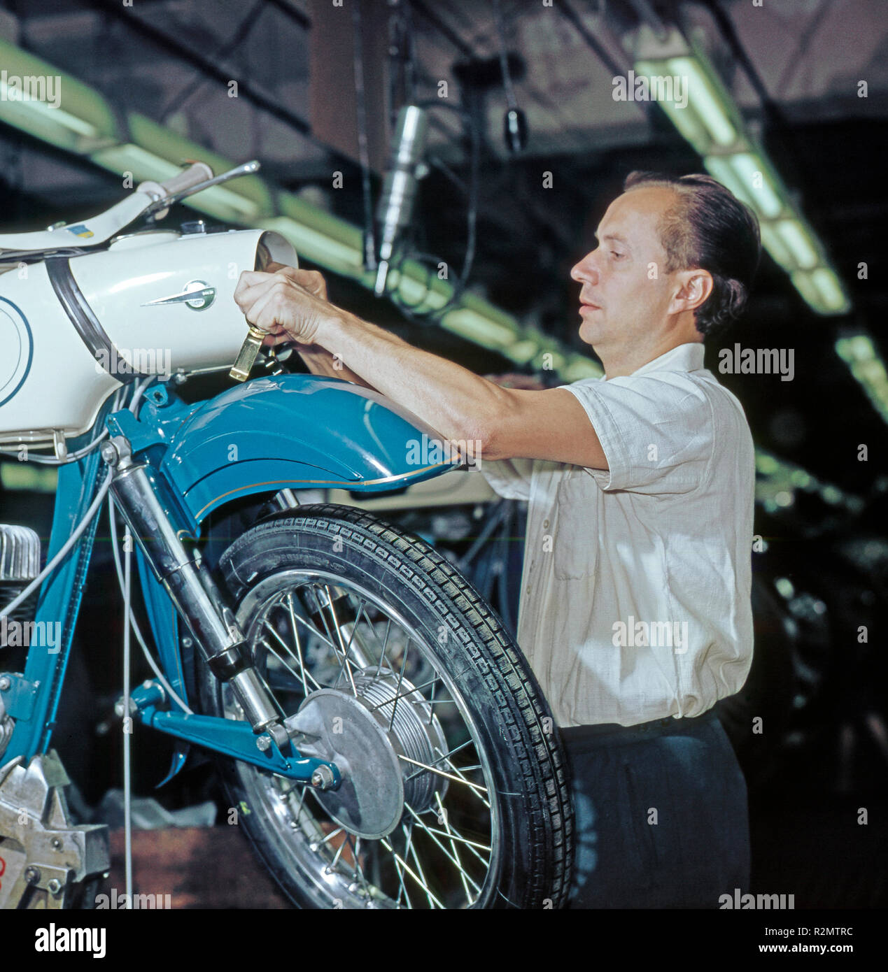 Worker assembling an MZ machine in the production hall of VEB Motorbike factory Zschopau Stock Photo