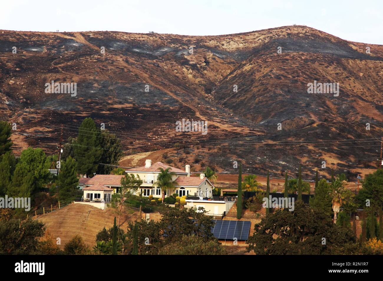 Agoura Hills, California, USA. 17th Nov, 2018. Firefighters were able to save some private properties in Agoura hills, even fire was so close to some Ranchos. Credit: Katrina Kochneva/ZUMA Wire/Alamy Live News Stock Photo