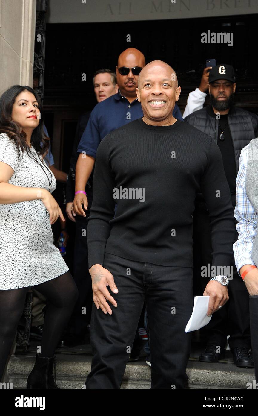 Los Angeles Ca Usa 19th Nov 18 Dr Dre At The Induction Ceremony For Star On