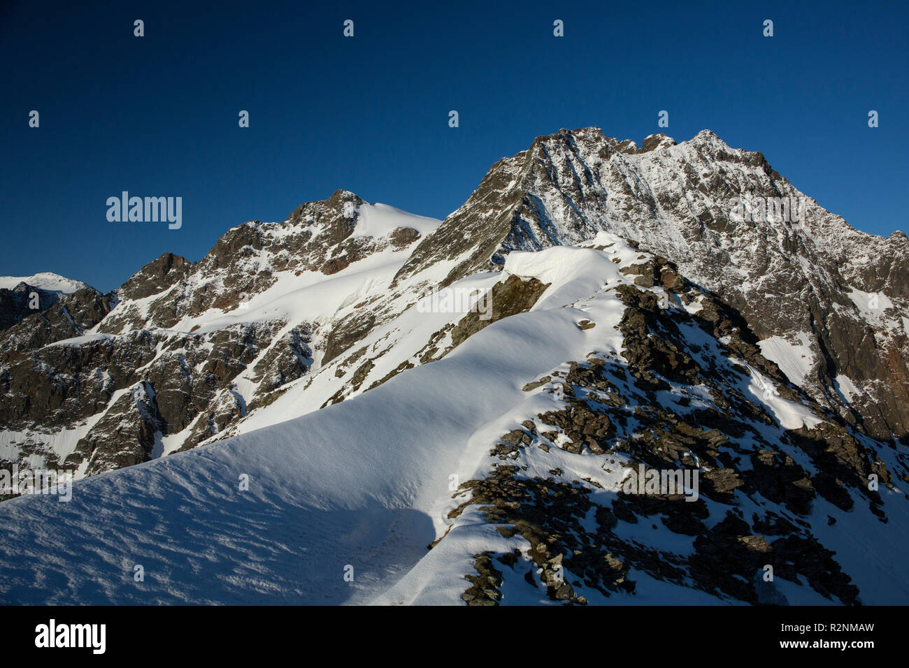On the Arête of Sattelspitze Peak, Hoher Riffler Peak in the background, Verwall Gruppe, Tyrol, Austria Stock Photo