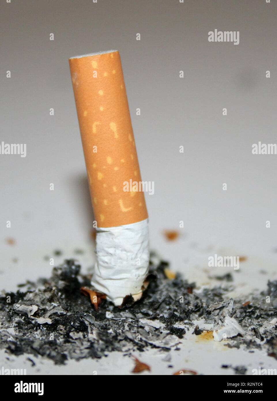 Smokeless cigarette hires stock photography and images Alamy
