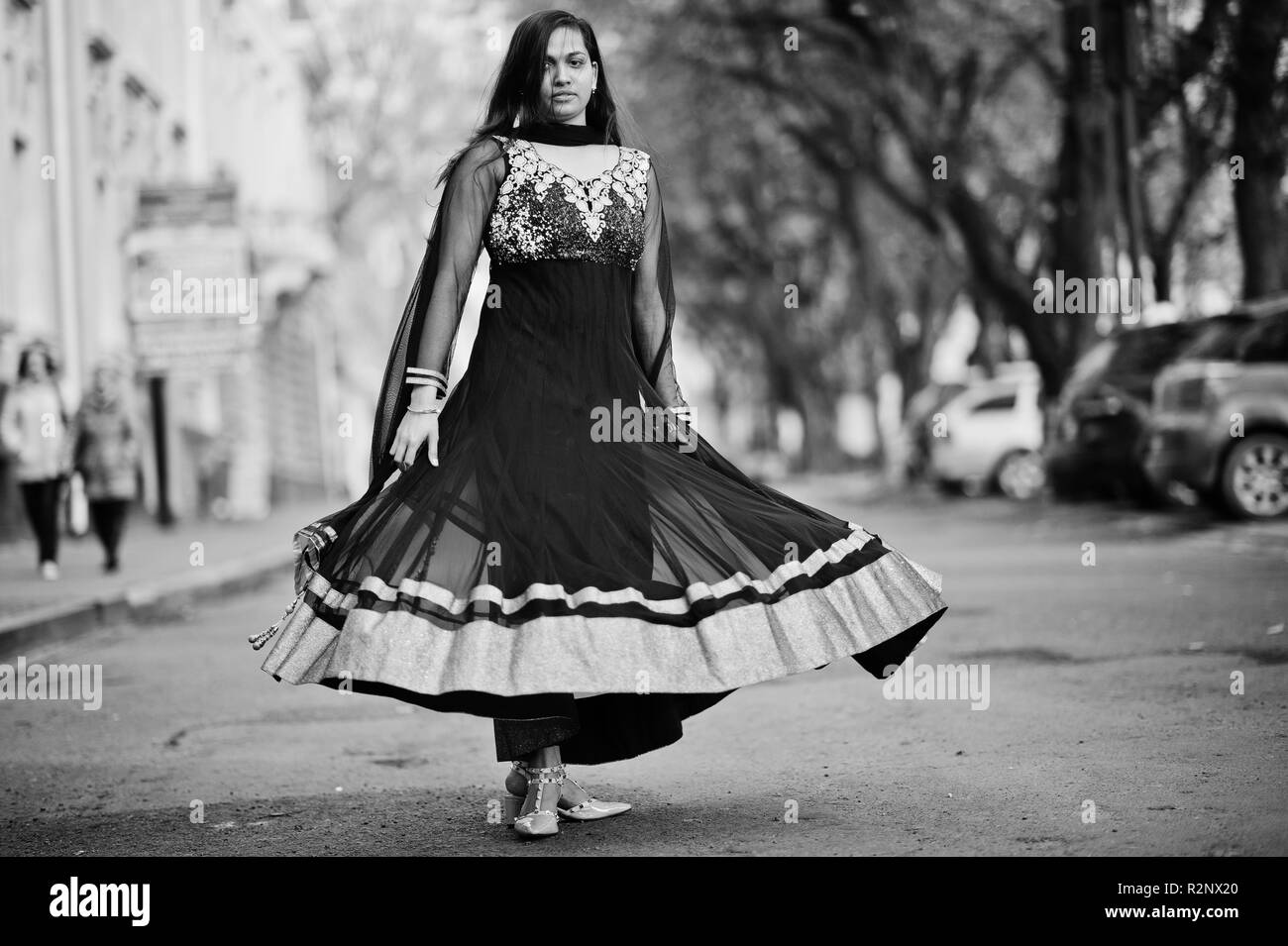 The hot indian body, in a hot indian dress - Saree | Facebook