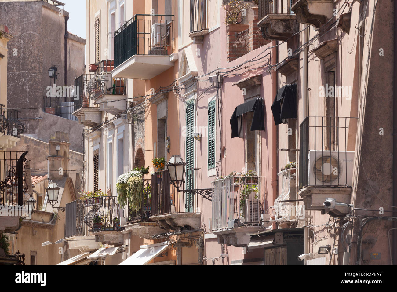 Shopping street corso umberto taormina hires stock photography and images Alamy