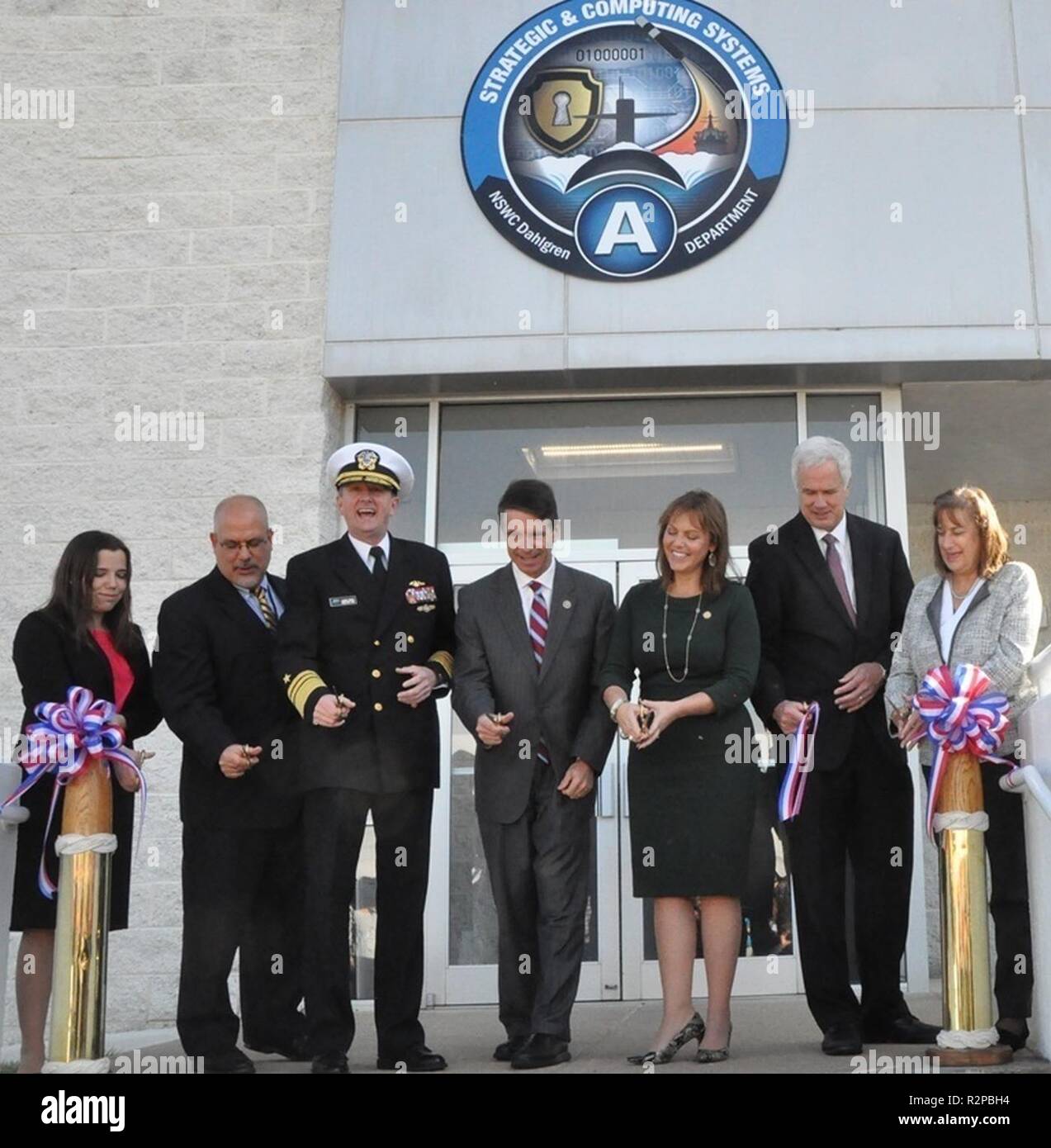 DAHLGREN, Va. (Nov. 1, 2018) Navy leaders and scientists are joined