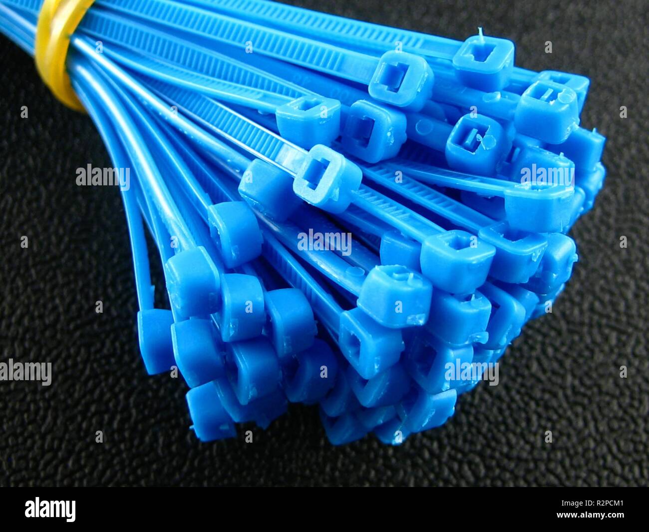 how to neatly tie cables