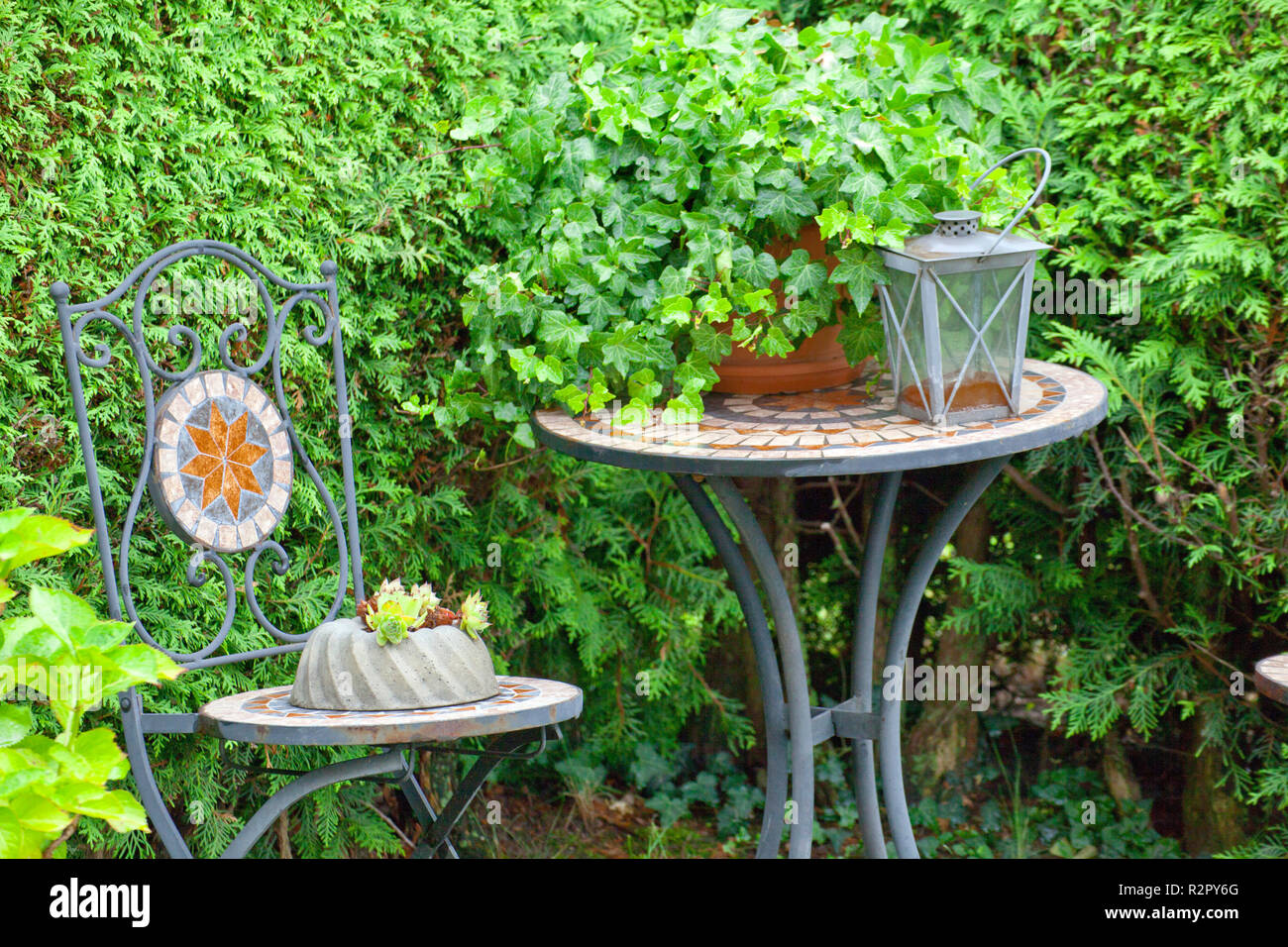 Mosaic garden table hi res stock photography and images Alamy