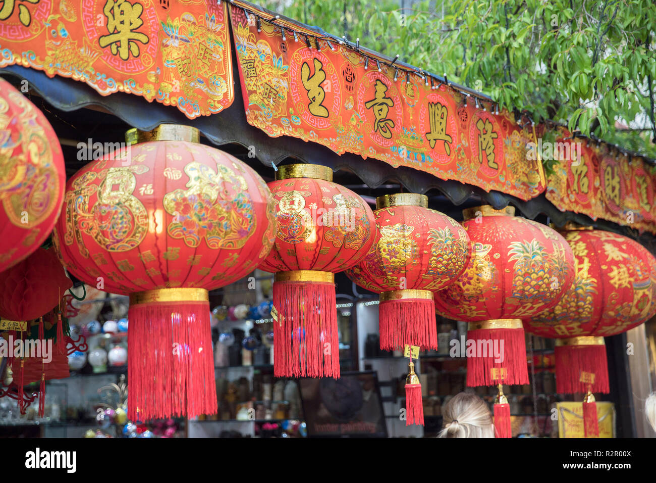 Singapore, Chinatown, decorated paper lanterns Stock Photo Alamy