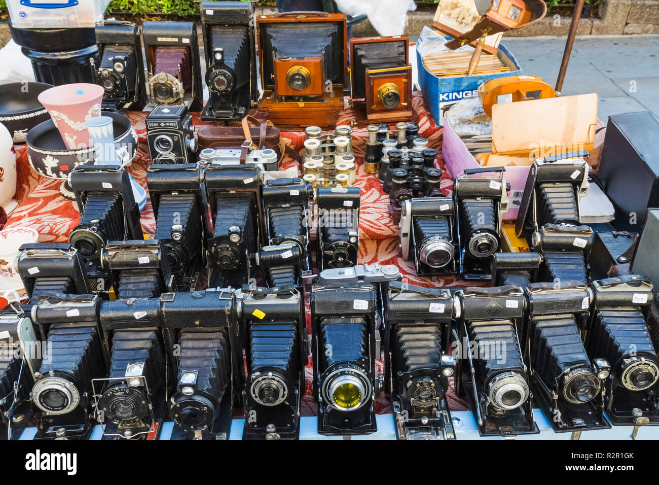 Antique shop display of vintage cameras hires stock photography and