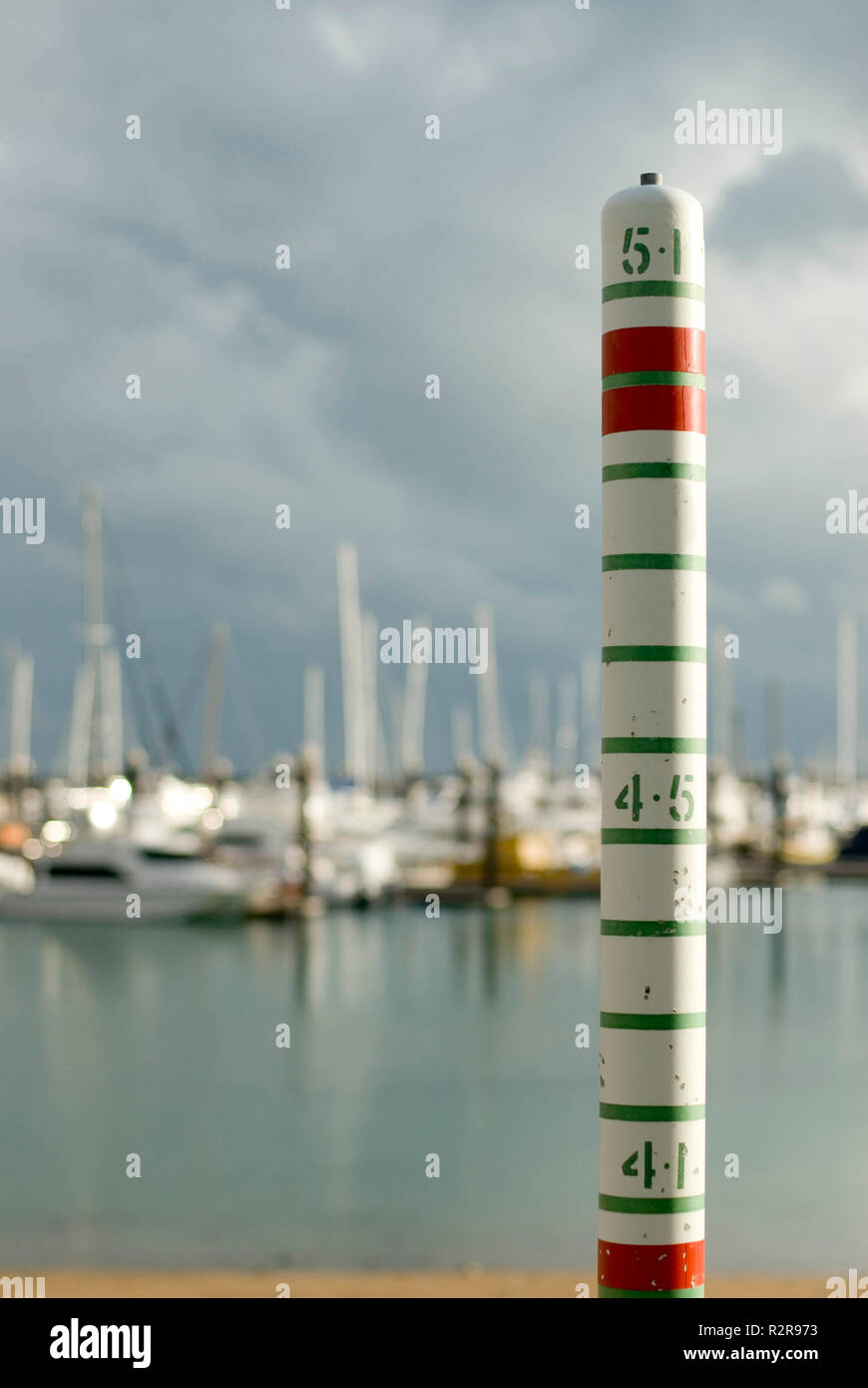 Tide height gauge hires stock photography and images Alamy