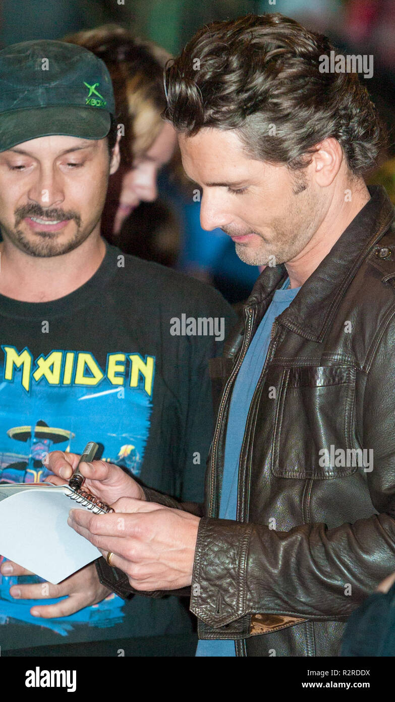 The World Premiere Of The Eric Bana Movie Love The Beast At The Greater Union George Street Cinema On March 9 09 In Sydney Australia Pictured Eric Bana Signs An Autograph For The World Premiere Of The Eric Bana Movie Love The Beast At The Greater Union George Street Cinema On March 9 09 In Sydney Australia Pictured Eric Bana Signs An Autograph For
