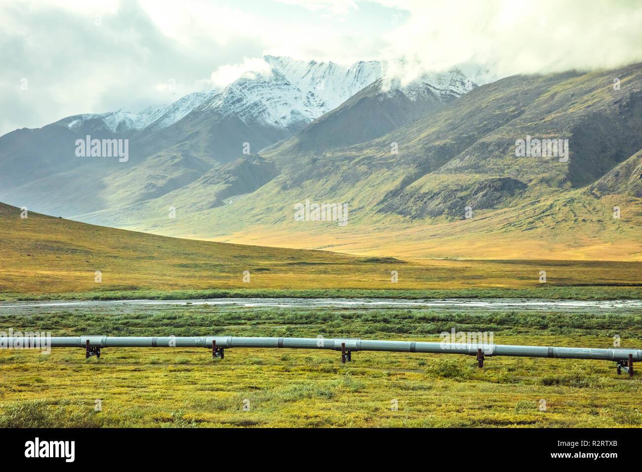 A view of the Brooks Range and the TransAlaska Pipeline from Dalton
