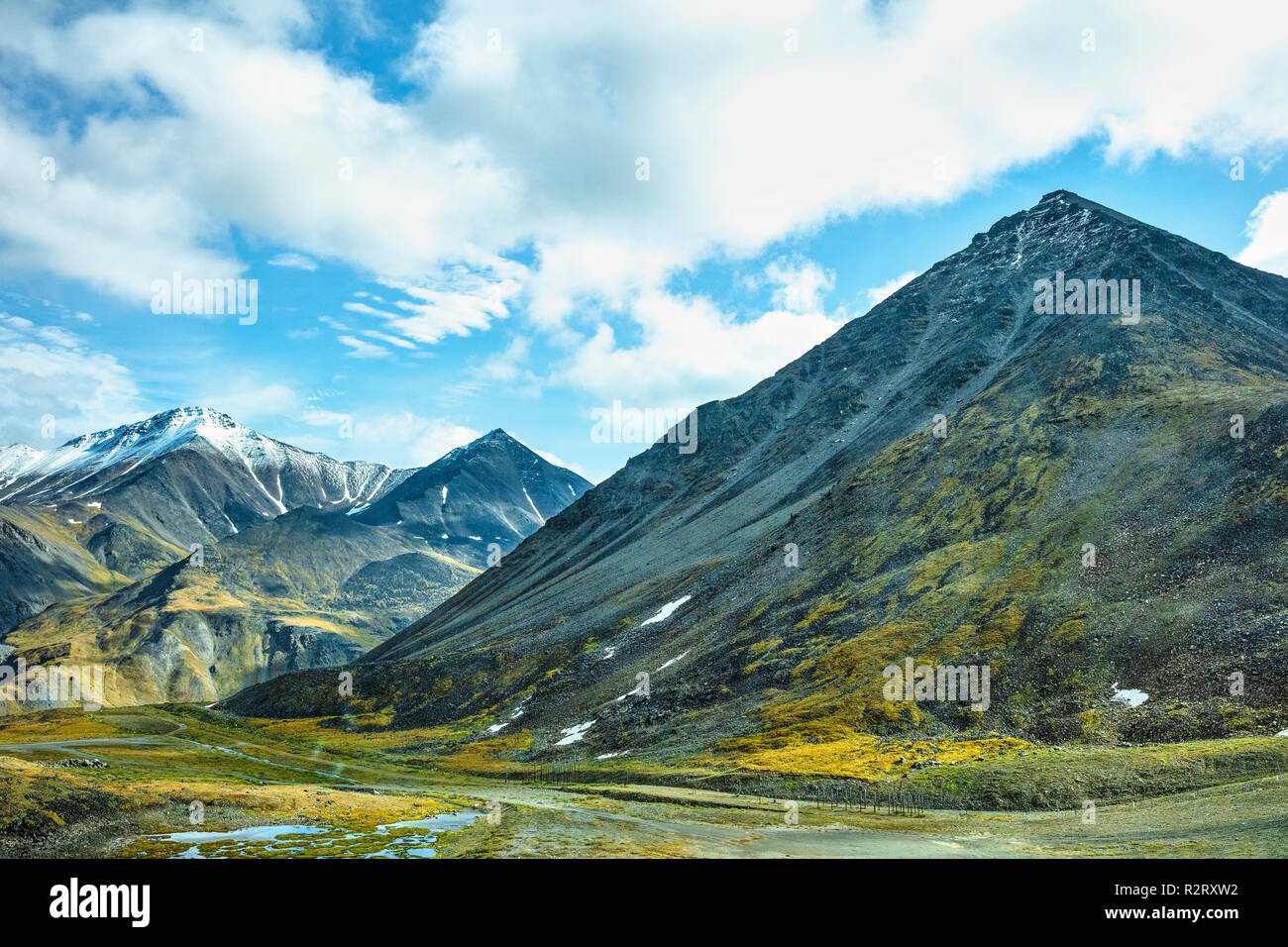 A view of the Atigun Pass in the Brooks Range from Dalton Highway in Alaska, USA Stock Photo
