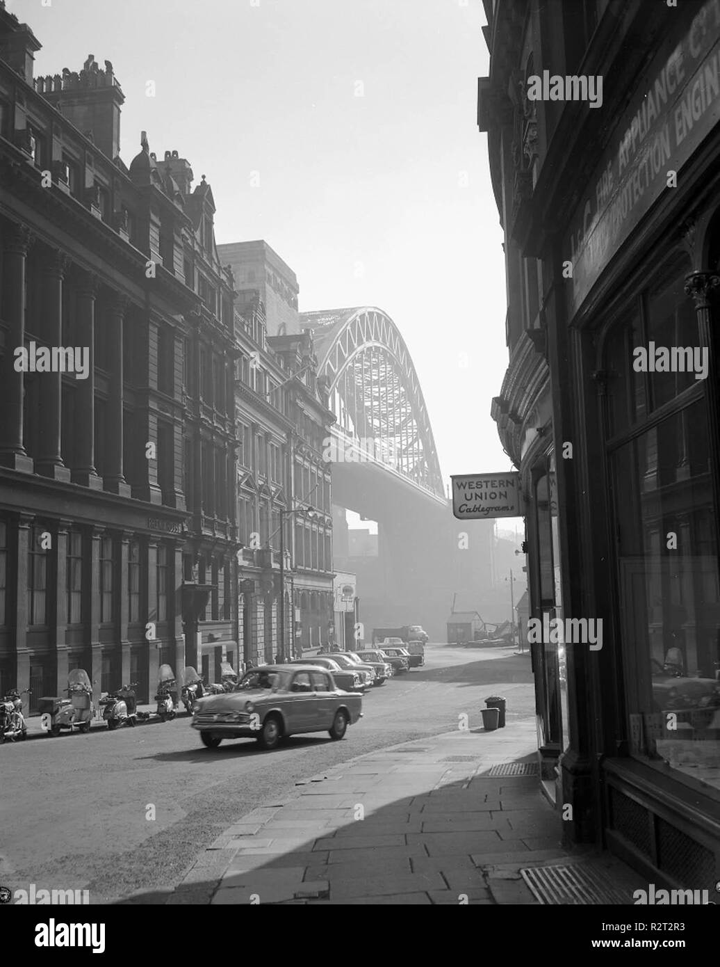 Newcastle Upon Tyne Bridge Old Black and White Stock Photos & Images ...