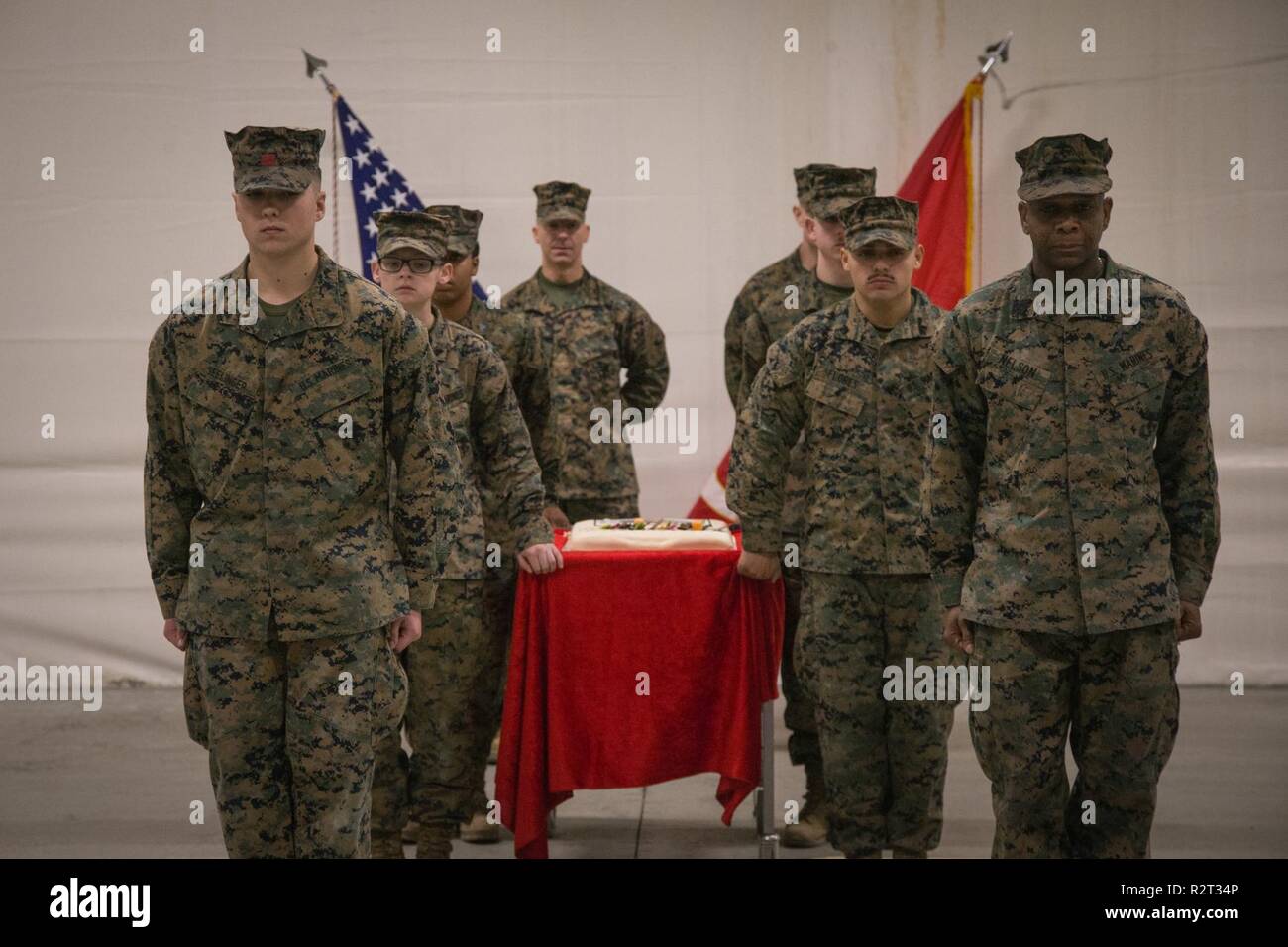 U s marines stand position hi-res stock photography and images - Alamy