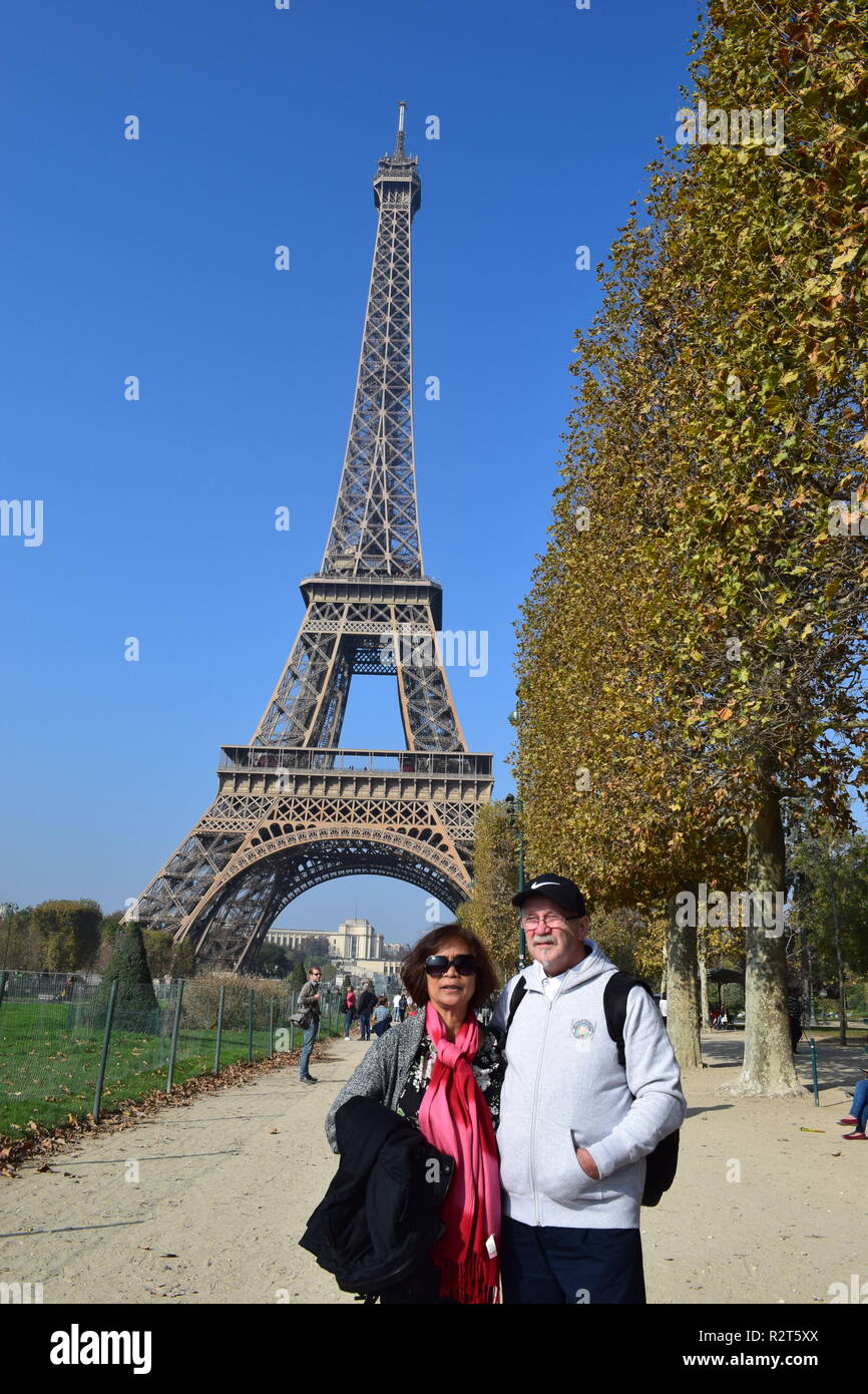 Senior citizen pose for pictures with the Eiffel Tower in the background  Stock Photo - Alamy