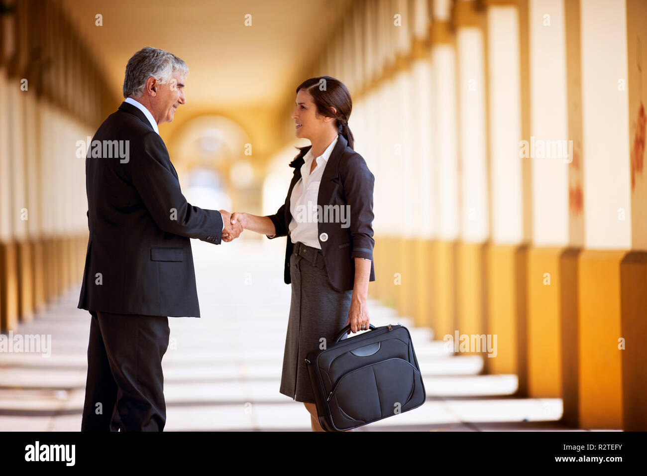 Man greeting woman railway hi-res stock photography and images - Alamy
