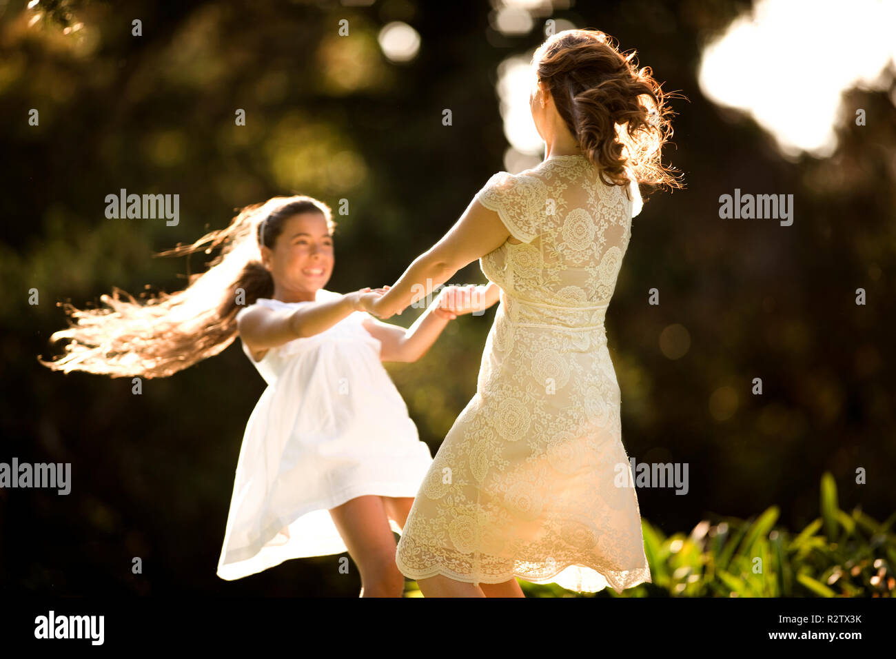 Children playing ring ring roses hi-res stock photography and images - Alamy