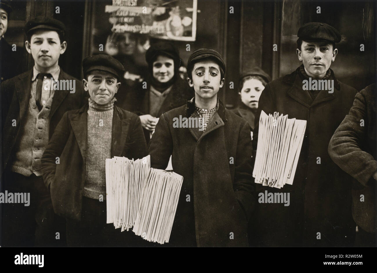 Hartford Newsboys. Dated: 1909. Dimensions: image: 11.9 x 16.9 cm (4 11/16 x 6 5/8 in.)  sheet: 12 x 17.7 cm (4 3/4 x 6 15/16 in.). Medium: gelatin silver print. Museum: National Gallery of Art, Washington DC. Author: Lewis Hine. Stock Photo