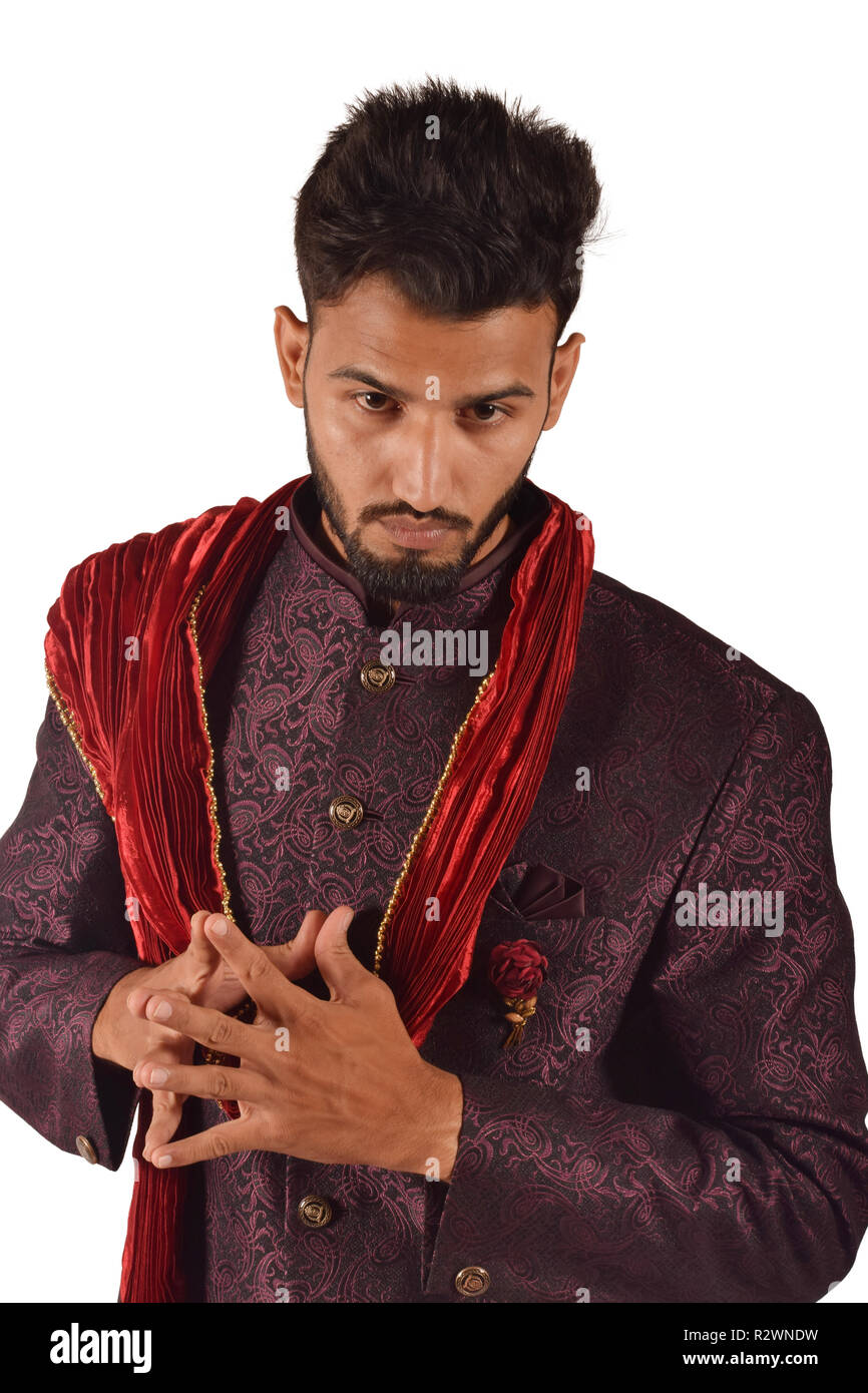 Diwali 2022: From chikankari to ethnic bottoms; know what's trending in  men's fashion this festive season | Editorji