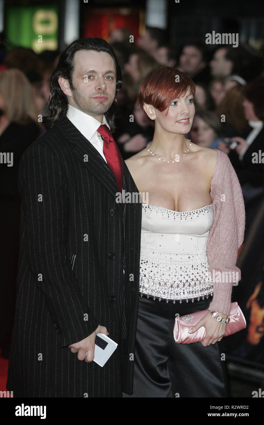 MICHAEL SHEEN & GUEST BAFTAS ODEON LEICESTER SQUARE LONDON ENGLAND 12 February 2005 Stock Photo