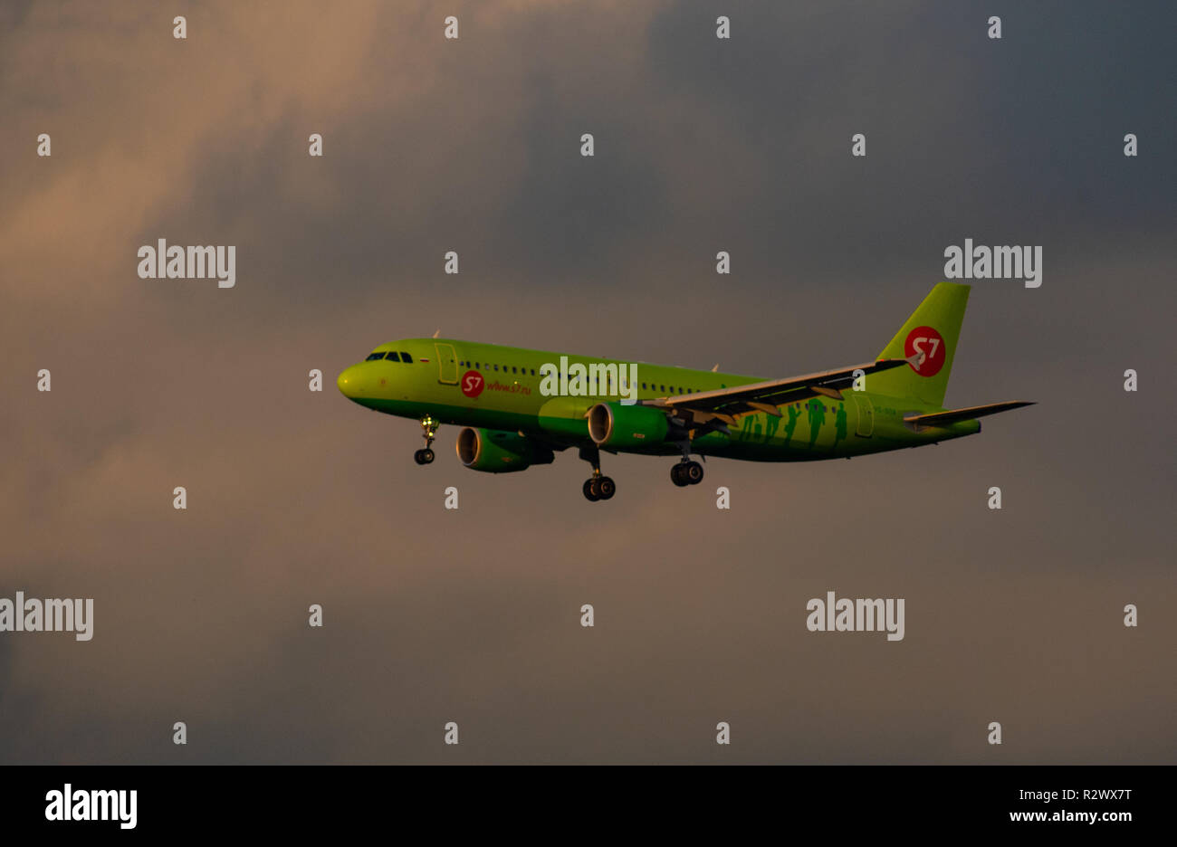 8 JULY 2018 Russia, Moscow. The aircraft Airbus A320 S7 Airlines is landing at the Domodedovo airport. Stock Photo