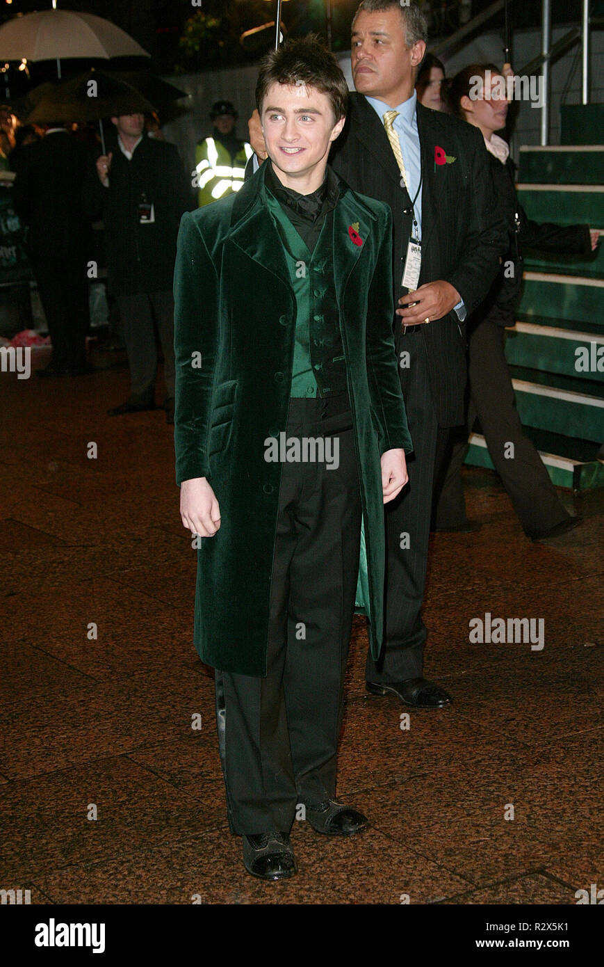 DANIEL RADCLIFFE HARRY POTTER & THE GOBLET OF FIRE FILM PREMIER THE ODEON LEICESTER SQUARE LONDON ENGLAND 06 November 2005 Stock Photo