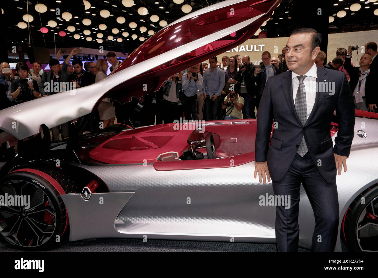 Paris, France. 29th Sept, 2016. President and CEO of Nissan Motor Co., Ltd. Carlos Ghosn speaks during the press day of the Paris Motor Show. Stock Photo