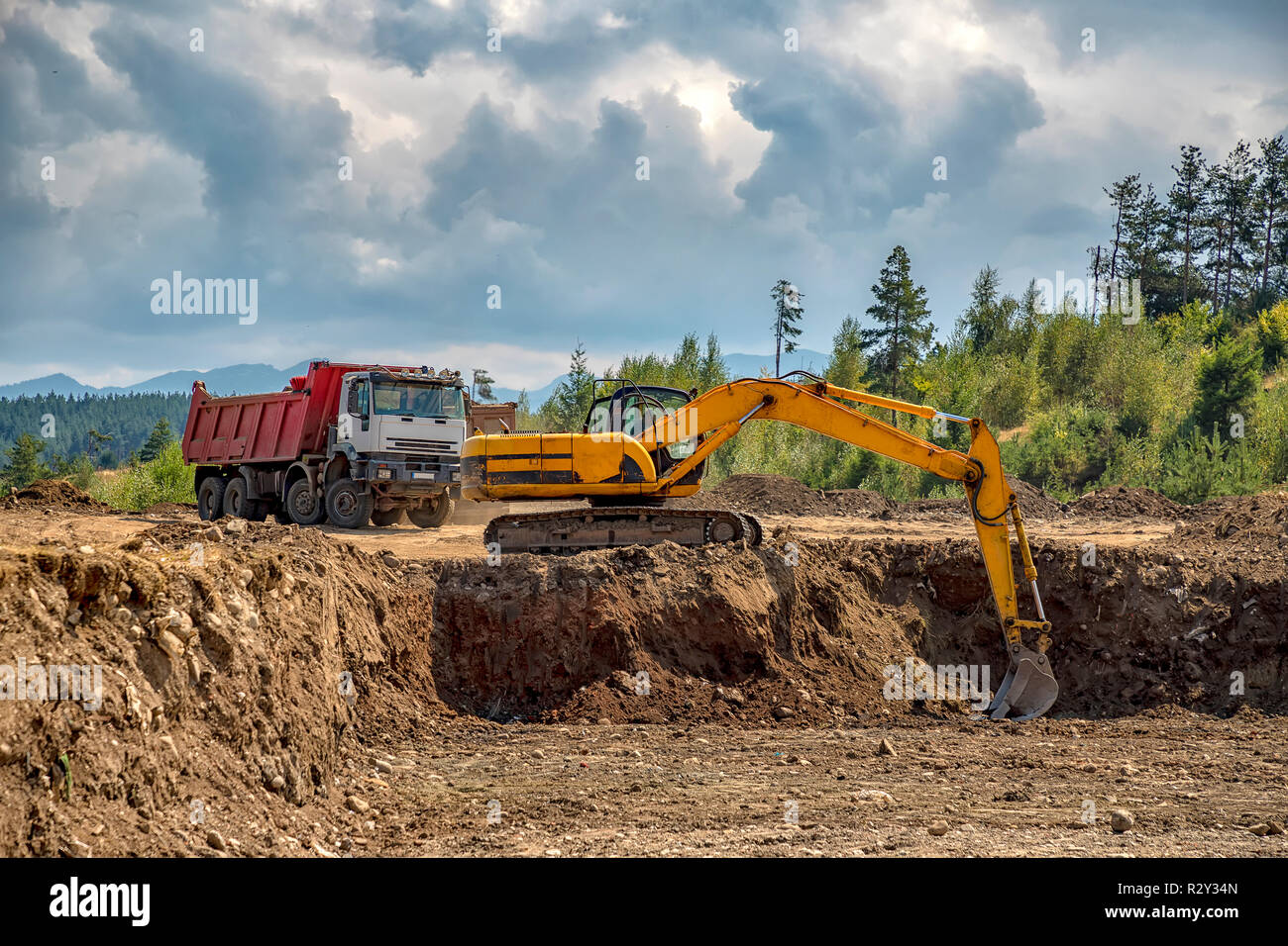 Empty excavator hi-res stock photography and images - Alamy