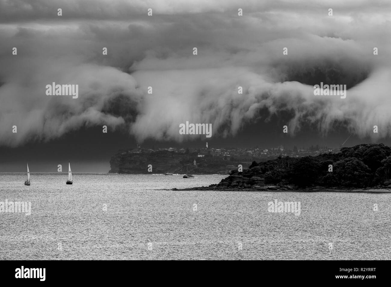 Cloud Shelf moving up the Sydney coastline towards Manly - 2015 Stock Photo