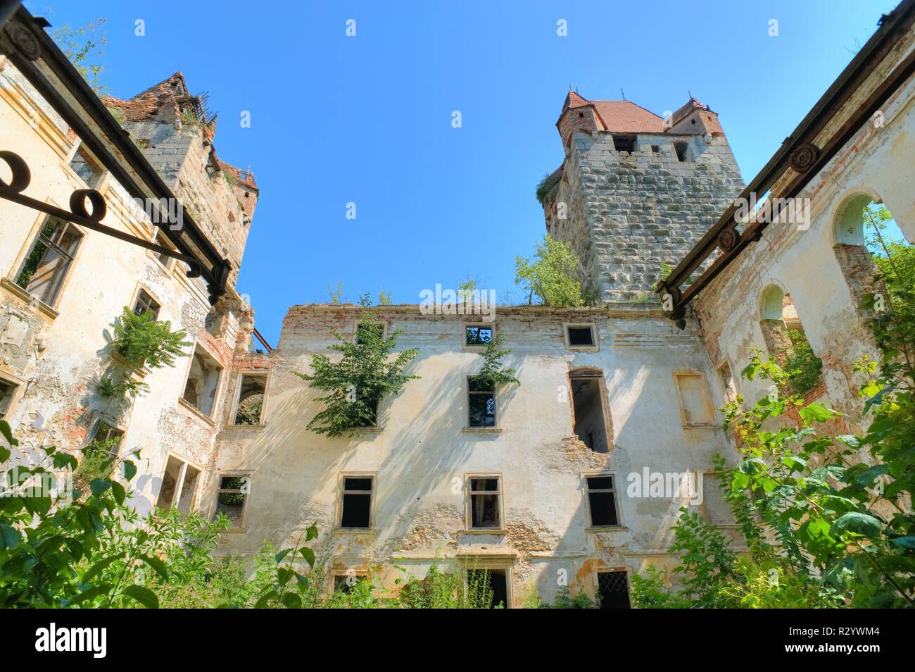 Schloss Pottendorf war ein bis nach 1945 bedeutendes Wasserschloss in ...