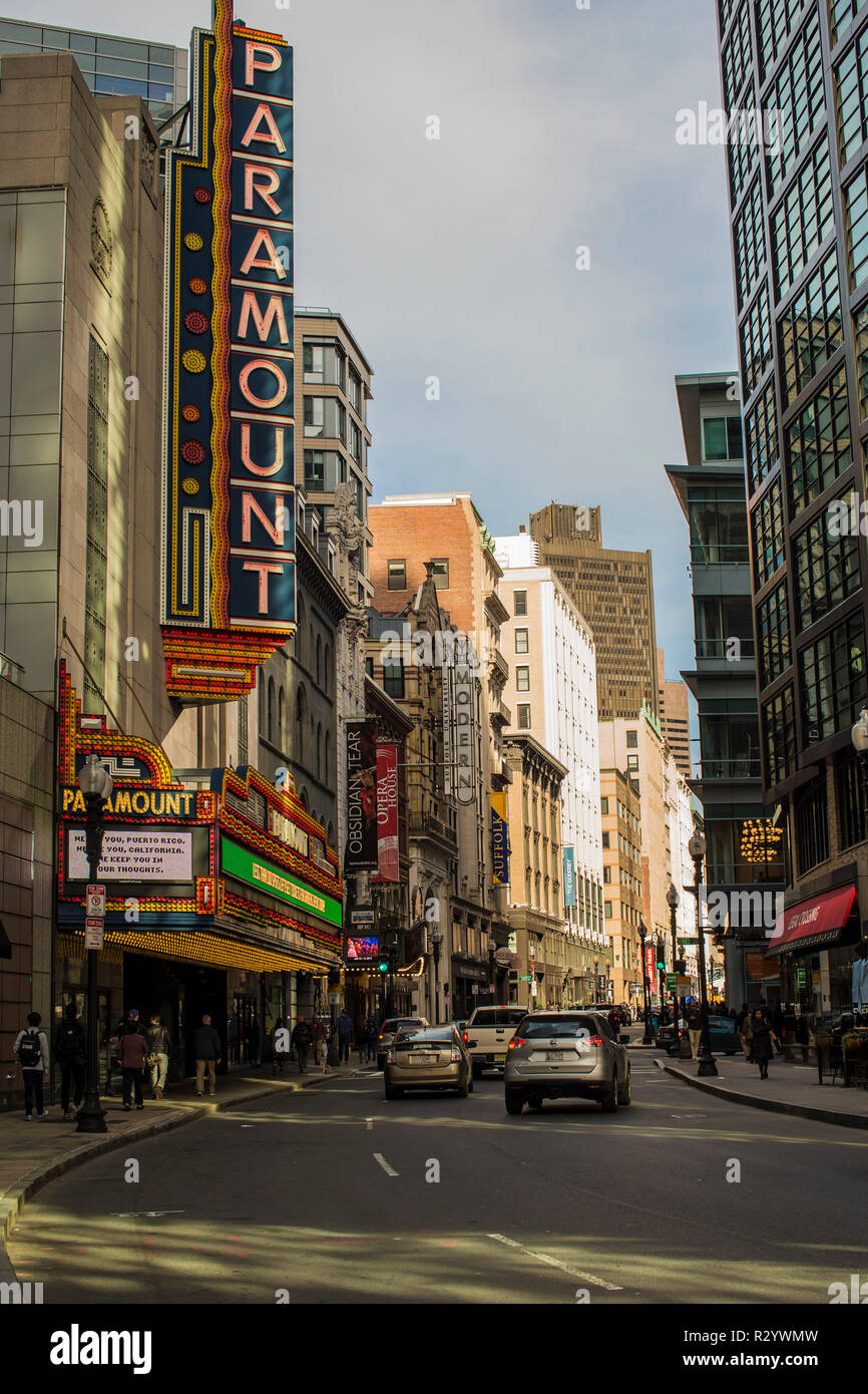Was named for it's original owner, Paramount Pictures in 1932. Opened as a 1,700 seat single screen movie theatre. It closed in 1976 and the Art Deco  Stock Photo