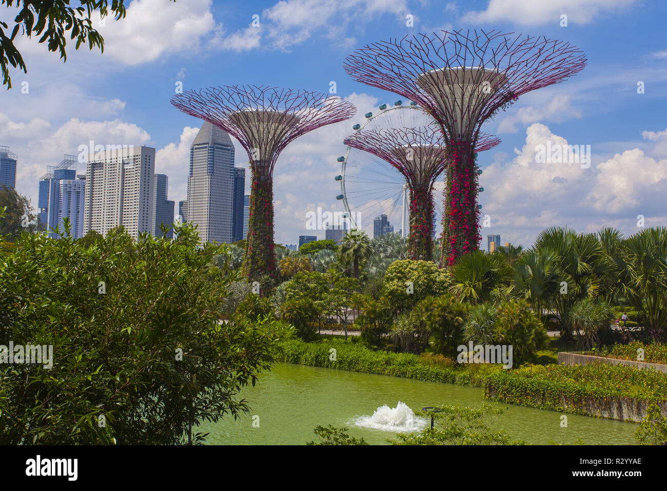 Super trees Garden by the bay park. Singapour Stock Photo
