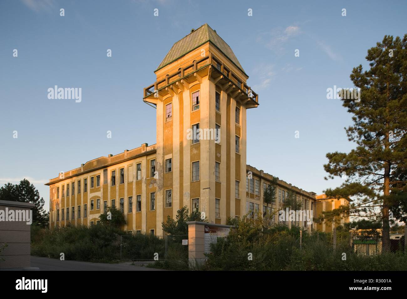 Niederösterreich, Teesdorf, aufgelassene Spinnerei, Bruno Bauer 1908-1912 - Lower Austria, Teesdorf, abandoned Factory by Bruno Bauer 1908-1912 Stock Photo