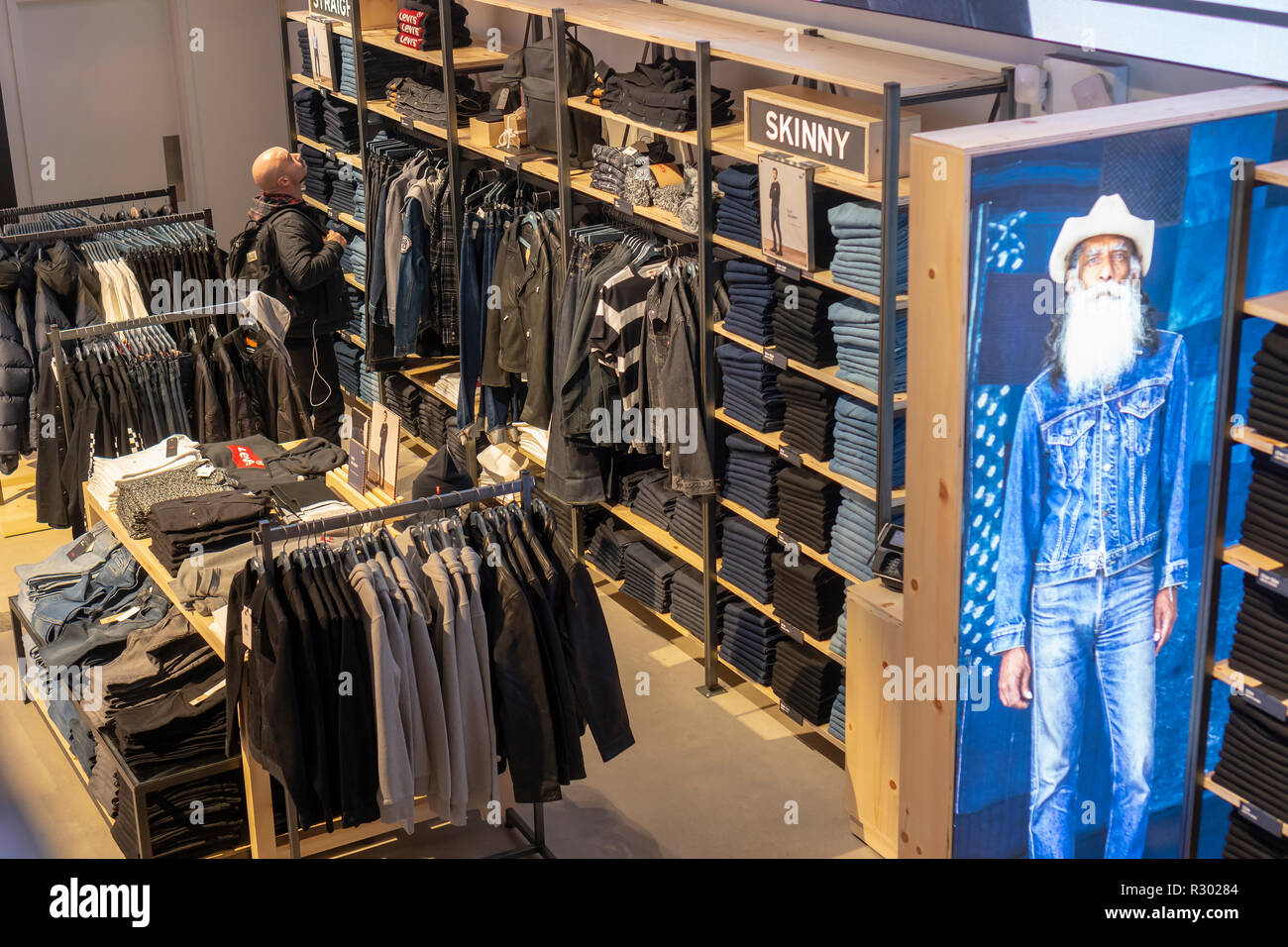 Levi strauss store hi-res stock photography and - Alamy