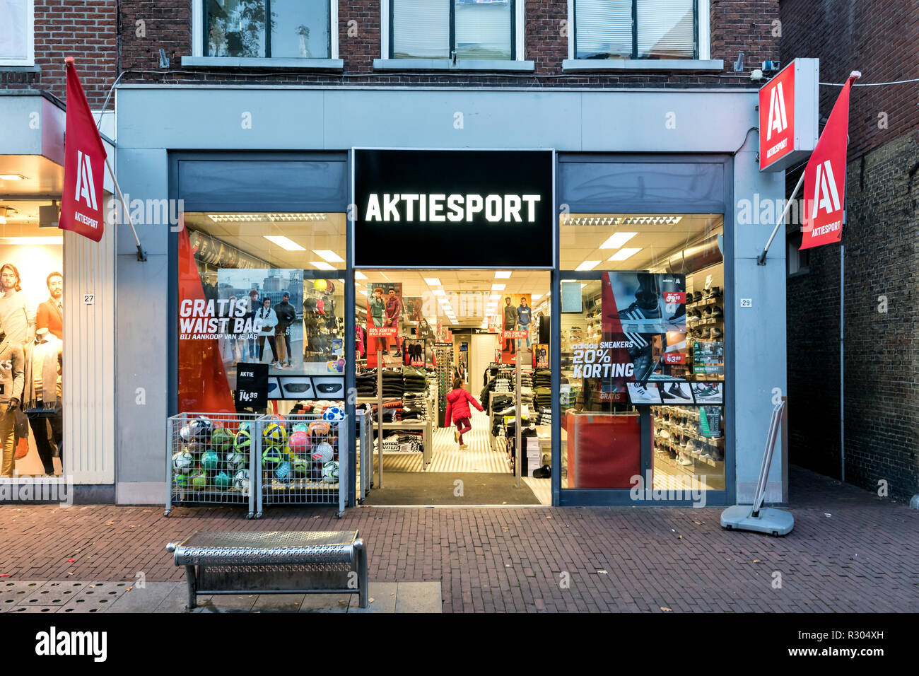 Sports goods company hi-res stock photography and images - Alamy