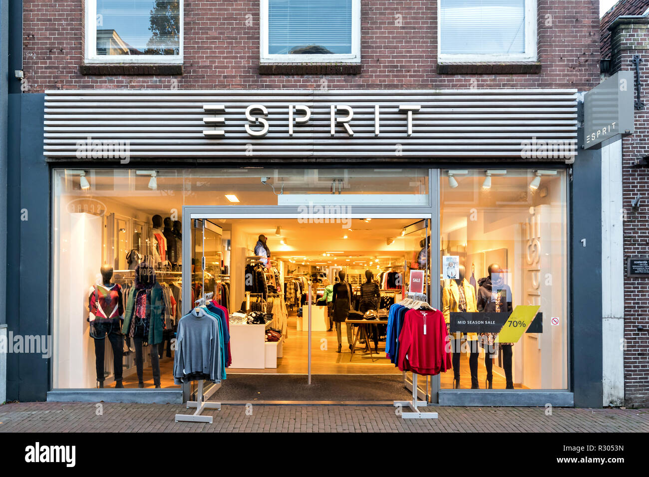 Troosteloos ontmoeten Metalen lijn Esprit branch in Sneek, the Netherlands. Esprit operates more than 900  retail stores worldwide Stock Photo - Alamy
