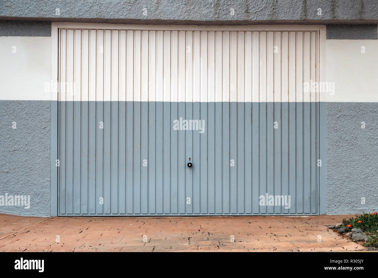 Garage door gate hi-res stock photography and images - Alamy