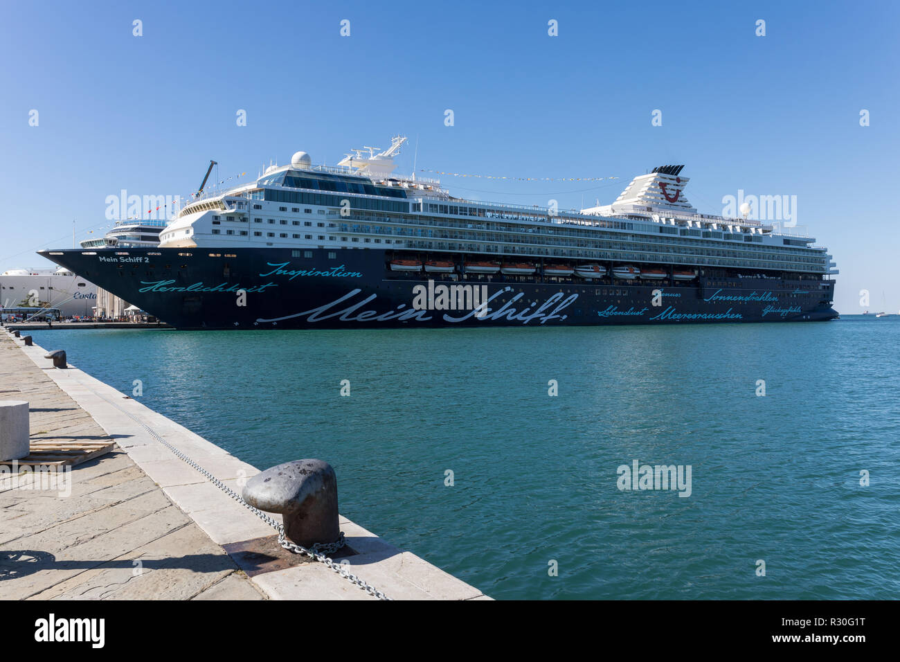 Tui Cruises Cruise Ship Mein Stock Photos Tui Cruises