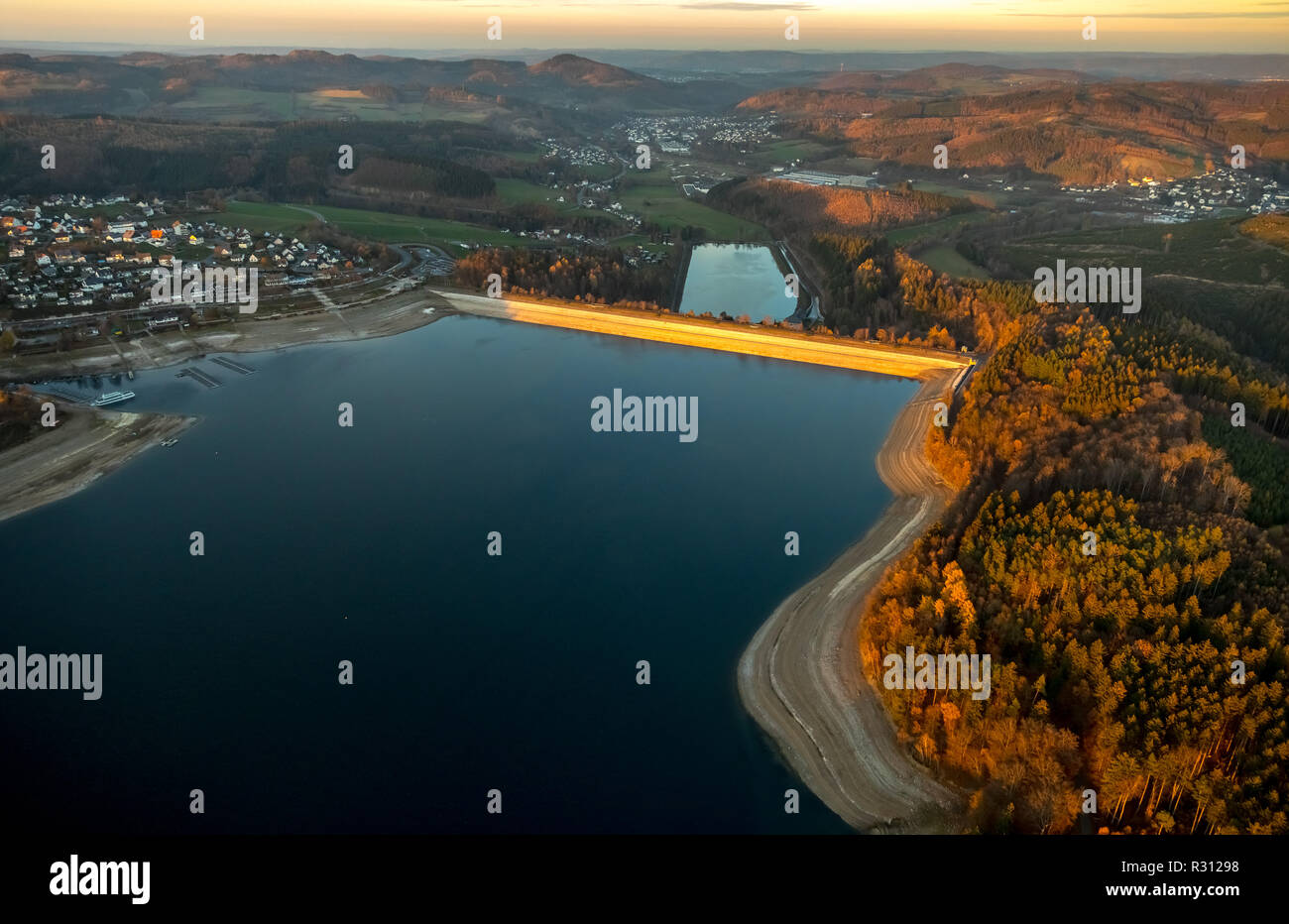 Aerial view, lake Sorpesee, dam, dam, low water level, low water, wide dry bank area,, Langscheid, Sundern, Sauerland, North Rhine-Westphalia, Germany Stock Photo