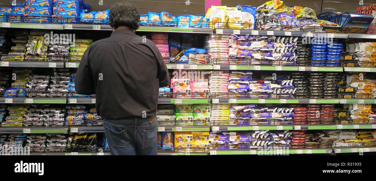 23 October 2018, Chile, Santiago de Chile A man stands in a