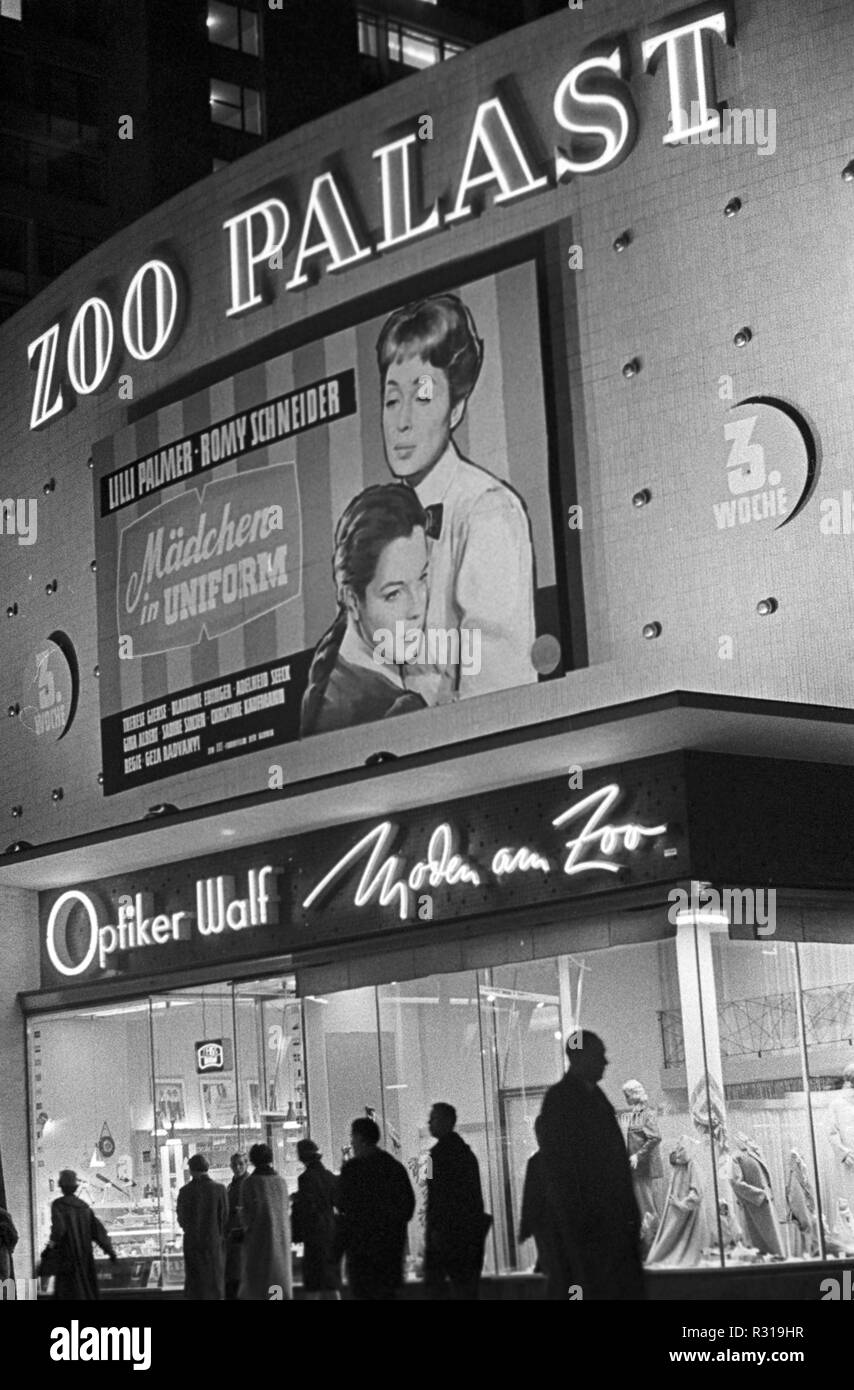 The Zoo Palast in the Hardenbergstraße near the West Berlin Kurfürstendamm shines also in the evening in bright light and advertises with a poster for the film 'Mädchen in Uniform' with the well-known actresses Lilli Palmer and Romy Schneider, shot in 1958. The film took part in the Berlinale 1958 in the competition for the Golden Bear. In the 1950s, GDR citizens - like the photographer - were still able to take a look at the achievements of the West. This ended abruptly in 1961 with the construction of the Berlin Wall. Photo: ddrbildarchiv.de/Klaus Morgenstern - WIRE OUT - MINIMUM FEE | u Stock Photo