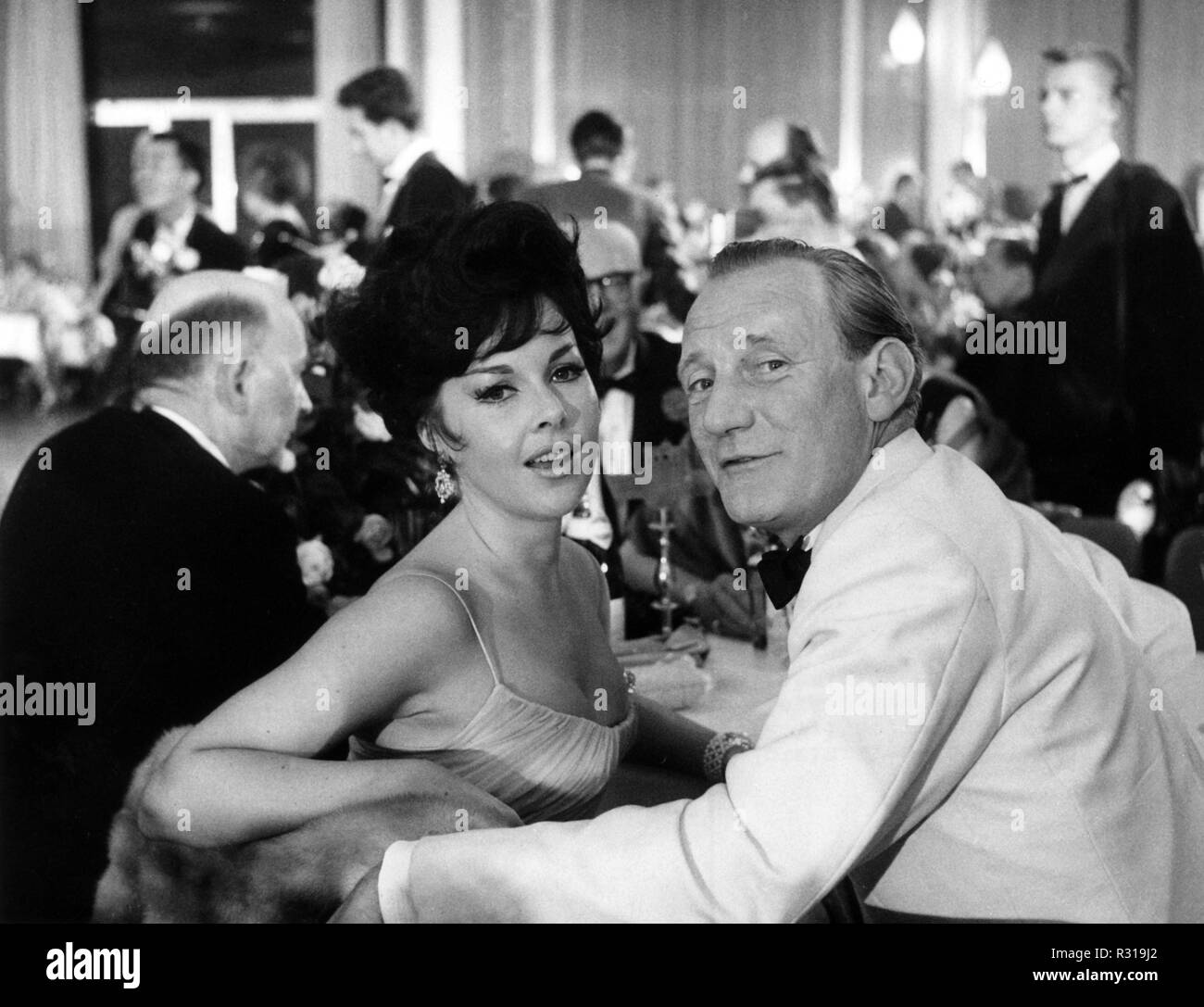 The British actor Trevor Howard and his French colleague Mara Lane are prominent guests of the International Film Ball on 2 July 1960 at the Palais am Funkturm during the Berlinale in Berlin. | usage worldwide Stock Photo