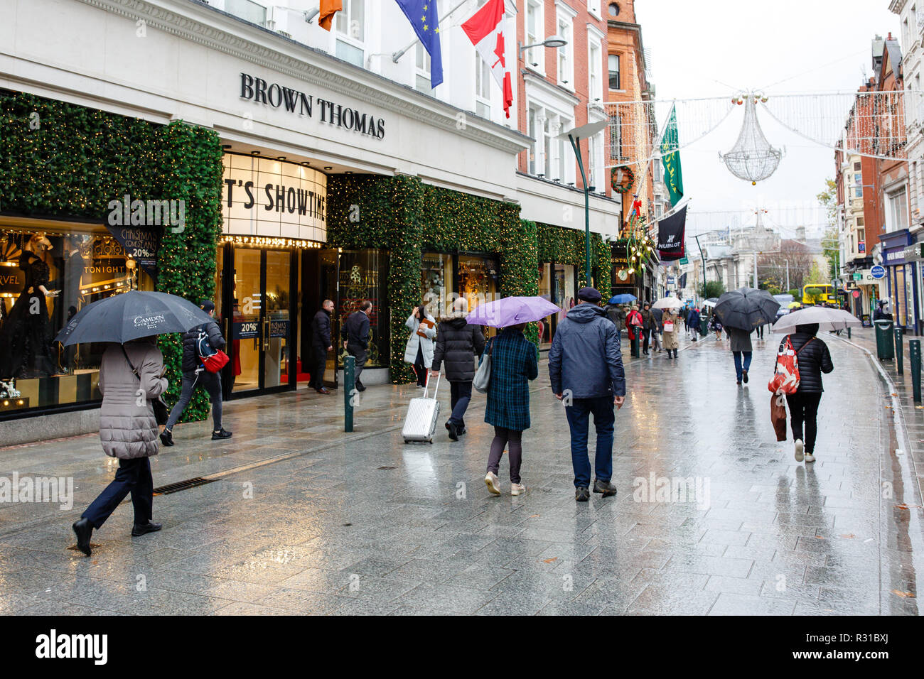 Dublin, Ireland. 21st Nov 2018: Cold and Rainy day in Dublin as shoppers and tourists hiding under umbrellas strolling around Grafton Street looking for early Black Friday deals. Credit: Michael Grubka/Alamy Live News Stock Photo