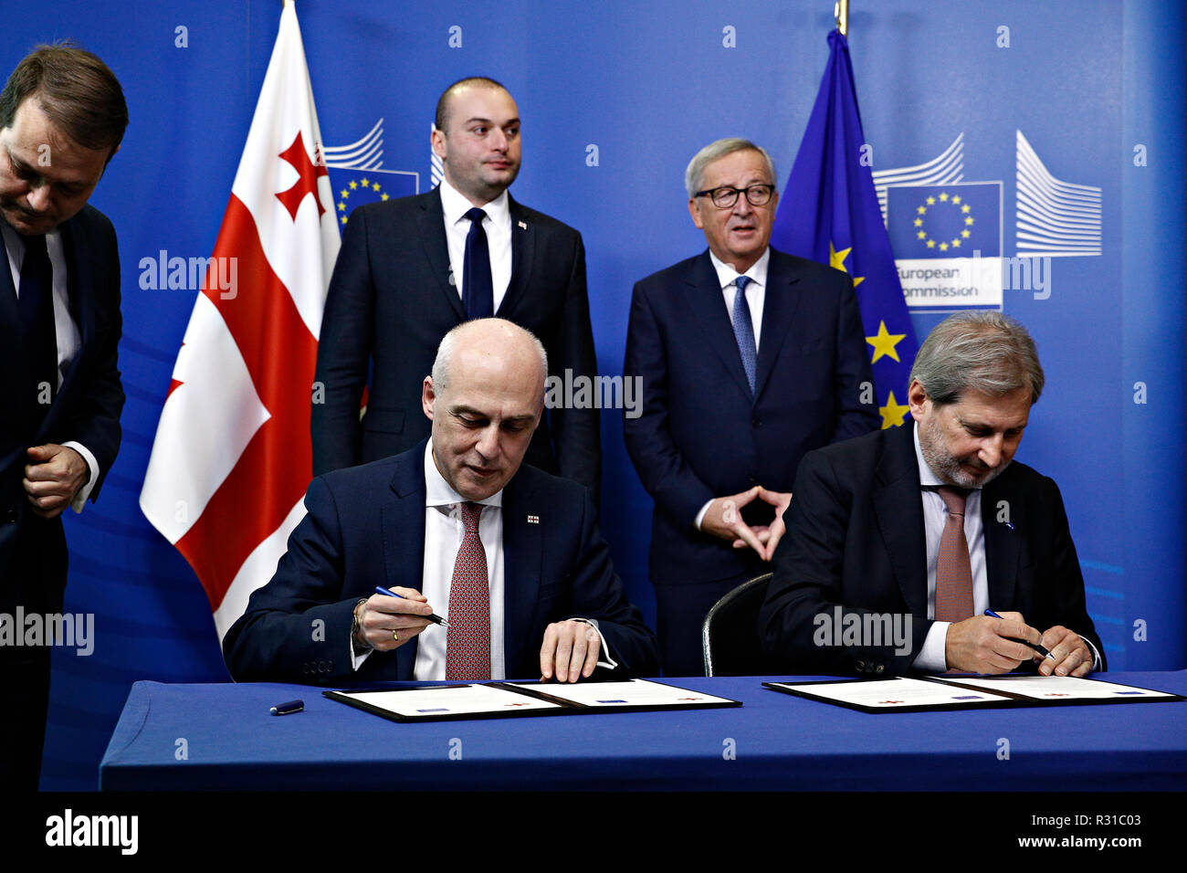 Brussels, Belgium. 21th Nov 2018. A signature ceremony of an agreement with David Zalkaliani, the Georgian Foreign Minister, and EU commissioner for Enlargement Negotiations Johannes Hahn during a meeting of the Georgian Government with the EU commission. Stock Photo